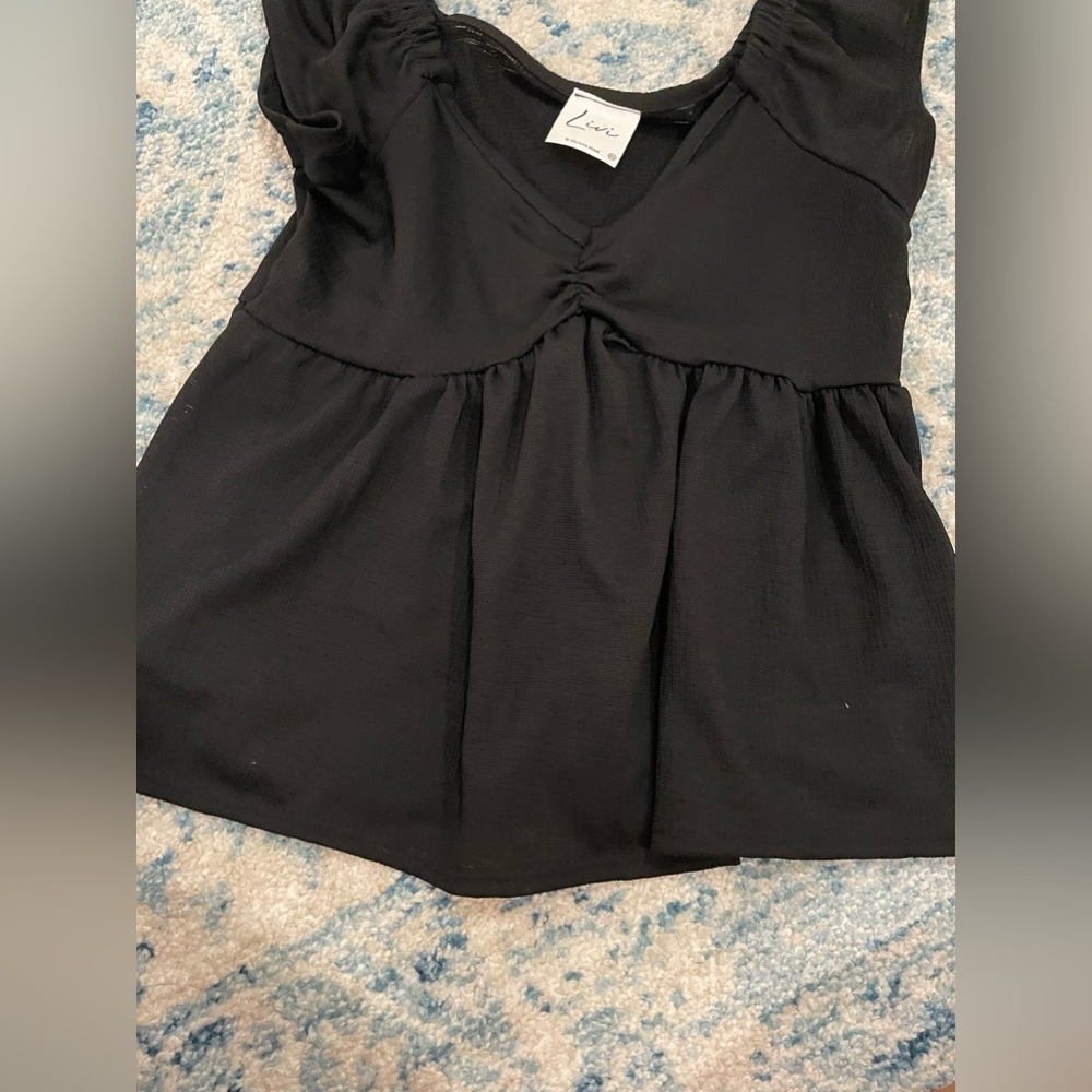 Black Ruffle Scrunched Top - Picture 3 of 5